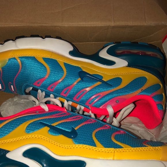nike air max plus girls